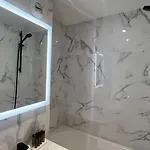 Lebron Hotel