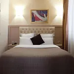 Lebron Hotel