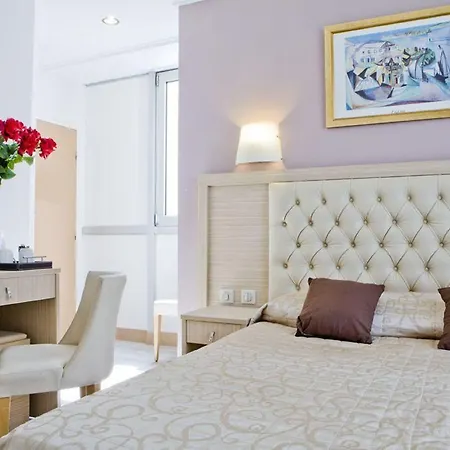 オテル ルブロン 3* パリ