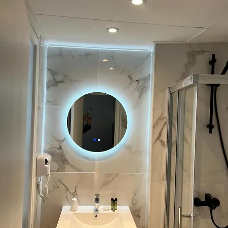 オテル ルブロン ホテル