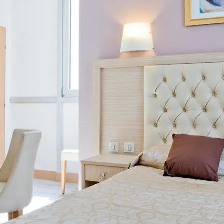 オテル ルブロン ホテル