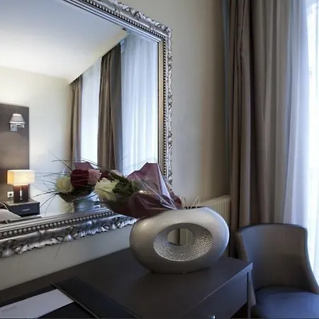 オテル ルブロン 3* パリ